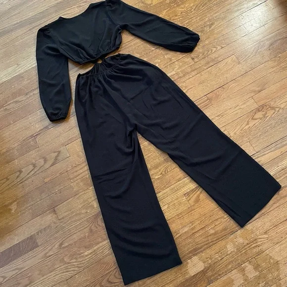 Monteau Los Angeles Women’s Black Jumpsuit - Picture 2 of 6